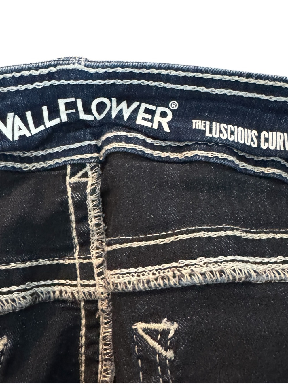 Wallflower Luscious Curve Fit Bootcut Jeans Size 13 Long Stretch Denim 32x31 - Picture 7 of 8